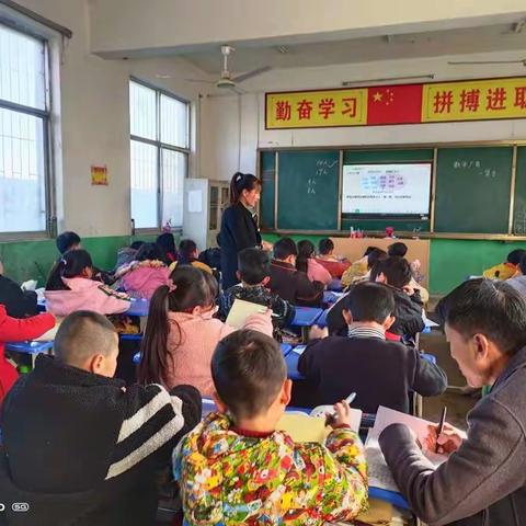 领导进课堂，精心听评课 ——大周镇二学区各校领导到舒庄小学听课