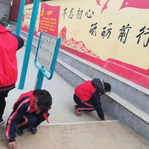 学雷锋，助“双减”---育才小学学雷锋，树新风活动进行中