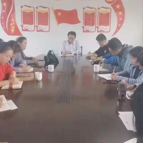 同在蓝天下  我们共成长---军埠口小学召开质量提升调度会