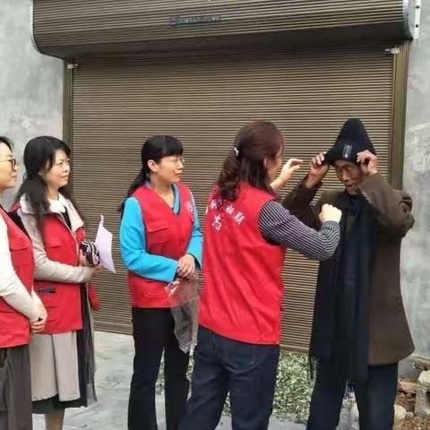 巾帼敬老 情暖重阳