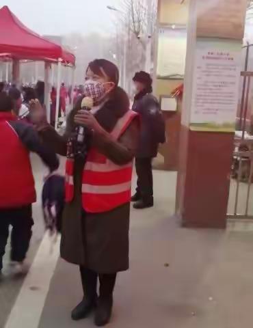 2020年12月28一年级一级部1.1班爱心护岗家长！