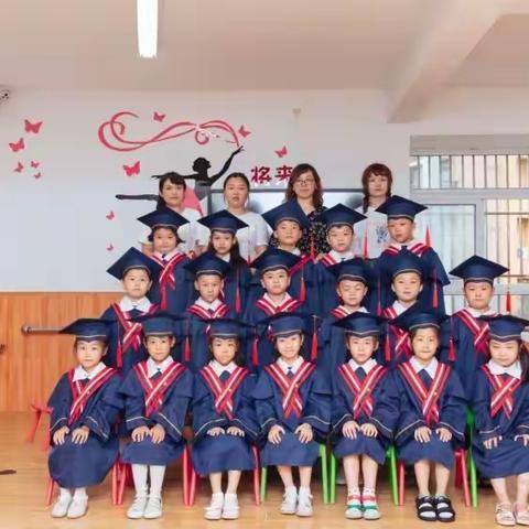 亲爱的宝贝：幼儿园毕业啦 !光阴似箭，从此你将开始人生的另一段旅程带着梦想去追逐，愿你们的路上更加勤，