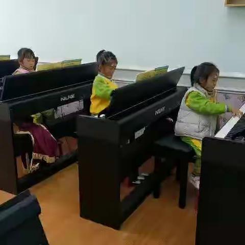 有你的冬天真暖   ——快乐鸟幼儿园大大五班温暖十一月