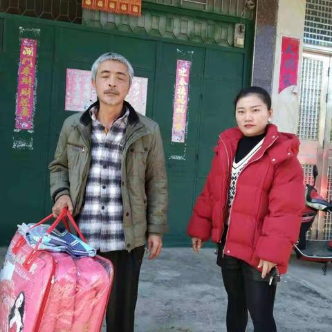 枫木居给低保特困户送寒问暖