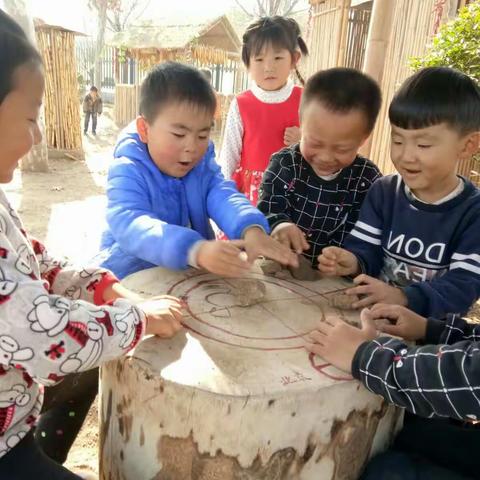 秋叶飘飘乐草屋 临朐县九山镇中心幼儿园大四班 宋光美