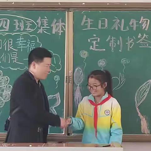 为学生发定制书签