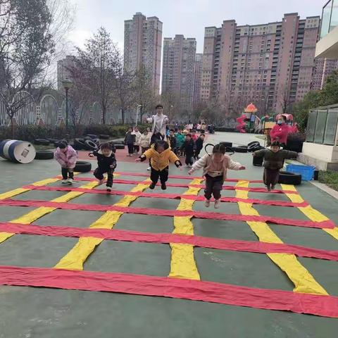 小班体能课（迷宫寻宝）三