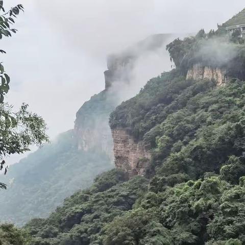雨后洪谷山