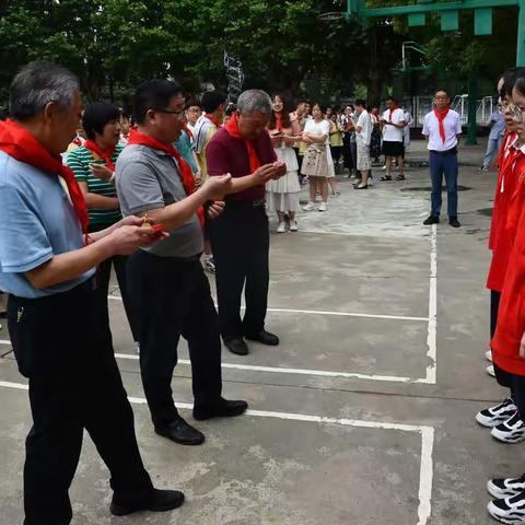 红领巾心向党  筑梦争章促成长