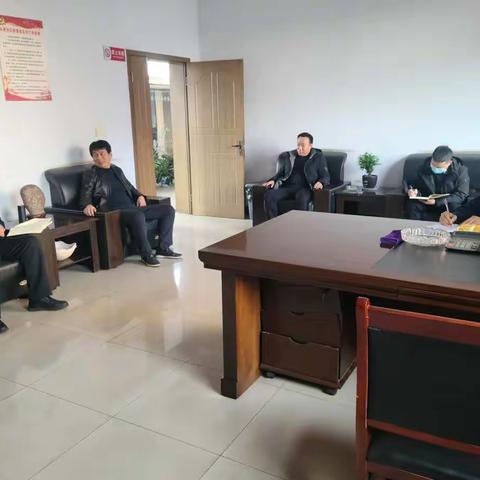 市人大常委会副主任郭佩生来大前社区指导工作