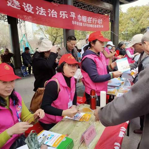 雷锋日，乐平市巾帼志愿者协会开展志愿服务