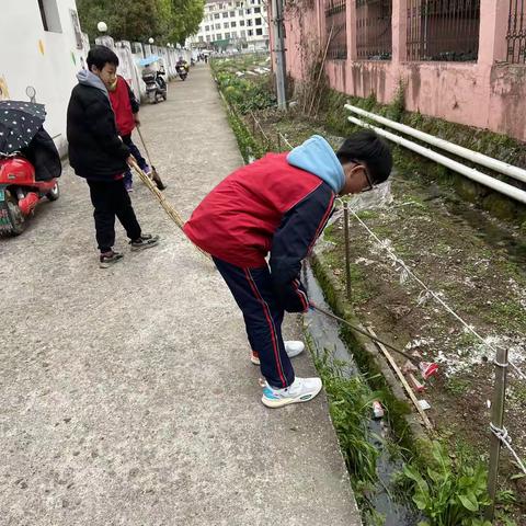 传承雷锋精神，争做新时代雷锋