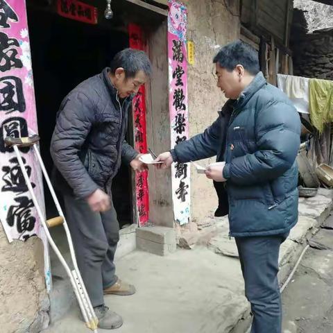 隆冬腊月里 党爱暖人心——李书记亲切看望贫困党员群众