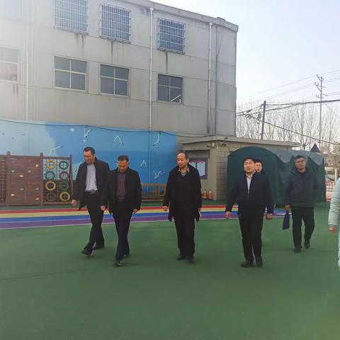 “迎安全检查，筑安全防线”——市教育局领导到大仲村镇中心幼儿园检查指导安全工作