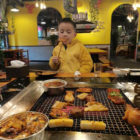 我们在石桥铺吃烤肉