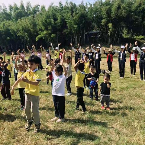 南风幼儿园抱抱大自然，大手拉小手秋游活动