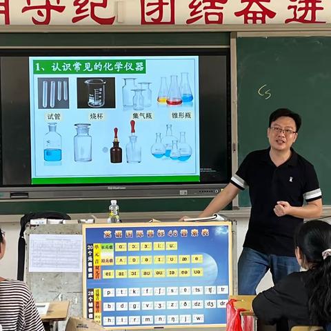 海口咸来中学课堂教学专题研讨记我校与北师大海口附中、海口四中支教团队结对帮扶教研活动