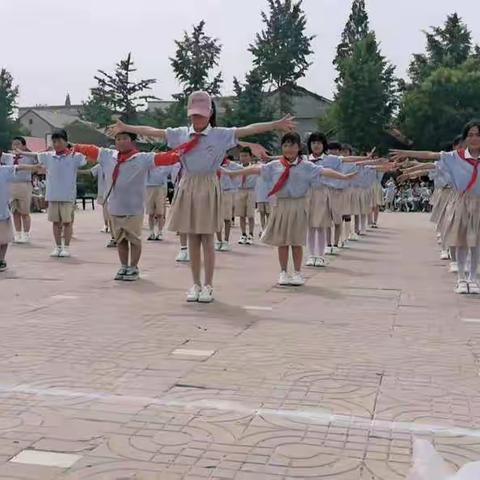沙场点兵英姿飒爽活力飞扬——邹庄镇中心小学课间广播操展示
