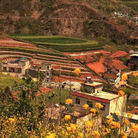 美 丽 的 山 区 农 村