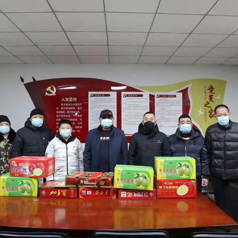 六里桥街道党工委书记李岩到六里桥村进行除夕走访慰问活动