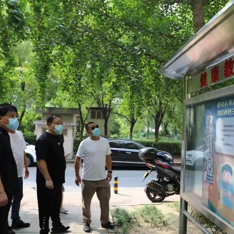 六里桥村开展创城创卫自查工作