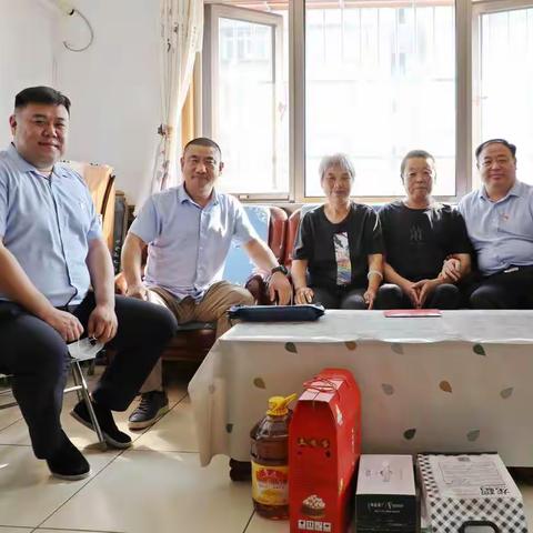 六里桥村开展“尊老敬老情暖重阳”活动