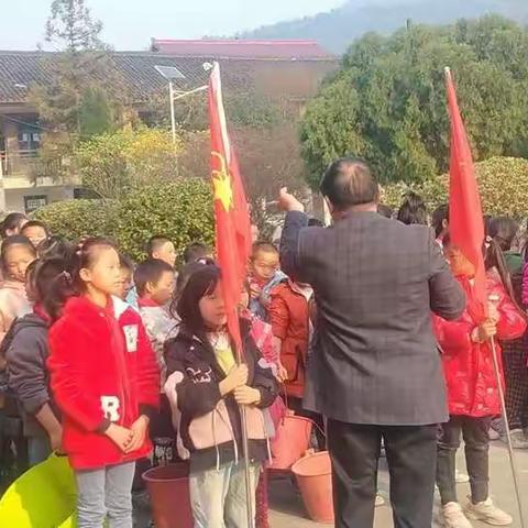 爱护环境，从我做起——山口关完全小学携手社坪村与山口关村共同创造整洁、美好家园活动。