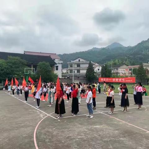 乘风破浪 勇攀高峰——山口关完全小学2021年上学期工作总结暨暑假致家长的一封信。