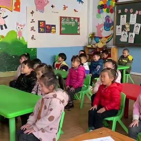 金色童年，有你有我——陆圈镇中心幼儿园中二班十一月总结