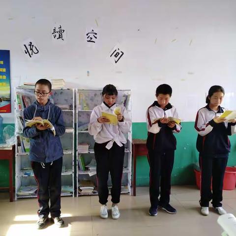 八年三班语文主题丛书读书汇报活动纪实2019.05.13