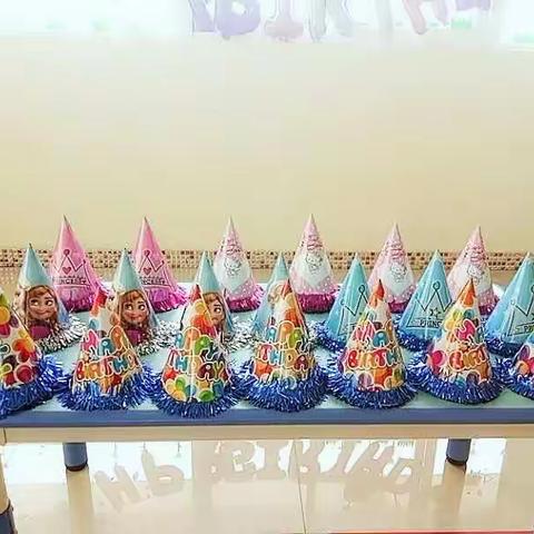 幸福幼儿园祝九月份的小朋友，生日快乐!