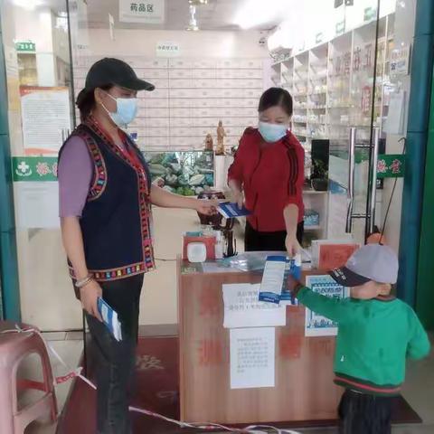 发放海南反走私宣传折页