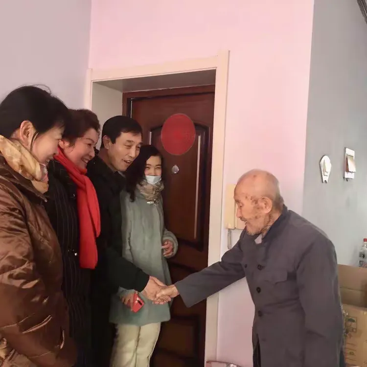 战“疫”社区英雄传之向阳花开金丽红