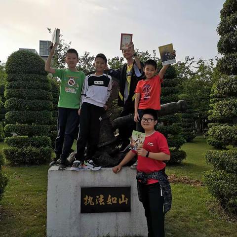 聚胜小学六年级（1）班骄阳书友会活动之《童年》