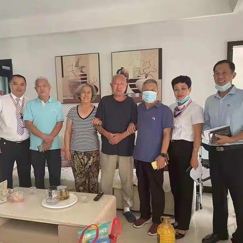 金的物业集团党支部和半岛蓝湾候鸟党支部走访慰问老党员活动