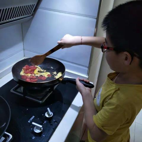 乌鸦反哺 孝亲敬老——我是家务小能手