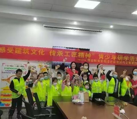 佛祖岭街道金融港社区 玩转鲁班锁 争做“工匠小达人”