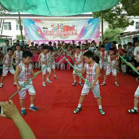 “六·一”，为孩子撑起一片蓝天，我们再苦再累也是甜蜜的!