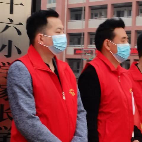 爱心护航，六年级志愿者你最美