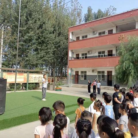 新学期   新气象西信都小学升旗仪式及例会