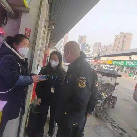 出租车市场管理所检查指导西安摩尔市场疫情防控工作