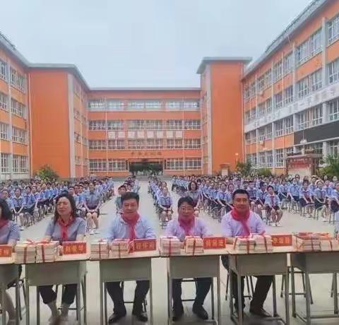 春泥护花  助力远航  情系三小  逐梦未来——阳城县第三小学“春泥护花”志愿服务分队活动