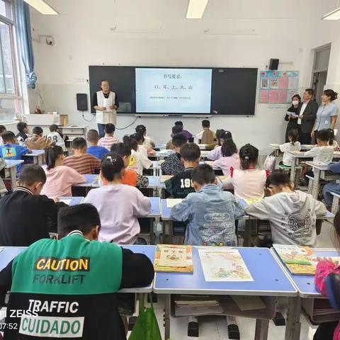 书写润心田 双姿润学风             --枣庄市市中区红旗小学东校一年级双姿书写评比