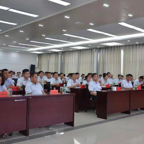 做组织的中流砥柱，当领导的得力助手