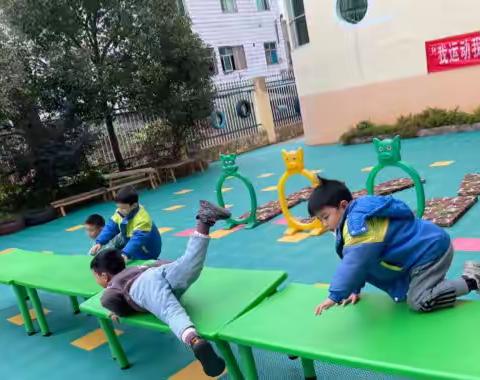 “我运动，我快乐”——筠门岭中心幼儿园大班组庆元旦活动