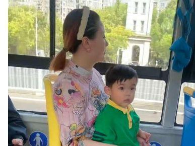 lyp60121亚平的美篇曾在幽静的山路上徘徊，望秋日里漫山红叶被岁月浸染，带着生命印迹的红，为爱的美好写意...