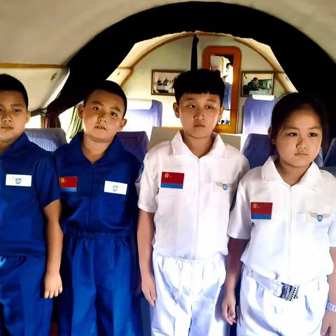 小小少年志气大千里赴京把航空英雄事迹传