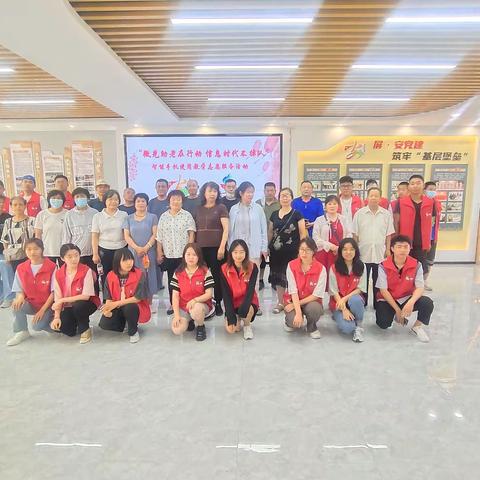 向社区报到 青春“1+1”