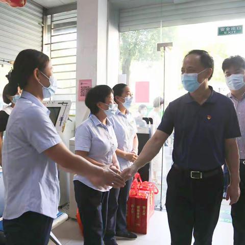 省分公司徐德强副总经理一行来鹰开展“夏送清凉”慰问活动