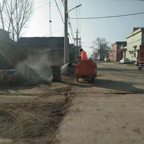新乡县合河乡为切实做好“新乡冠状病毒肺炎”防控工作。我们坚持每天对垃圾桶、司机和垃圾车进行消毒。